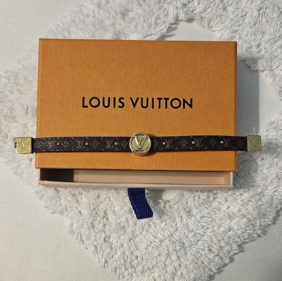 Authentic Louis Vuitton reversible Reve circle bracelet. - Picture 2 of 7